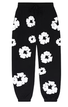 Load image into Gallery viewer, Denim Tears The Cotton Wreath Sweatpants Black
