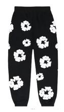 Load image into Gallery viewer, Denim Tears The Cotton Wreath Sweatpants Black
